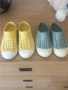 2 pairs Native Jefferson Shoes 10